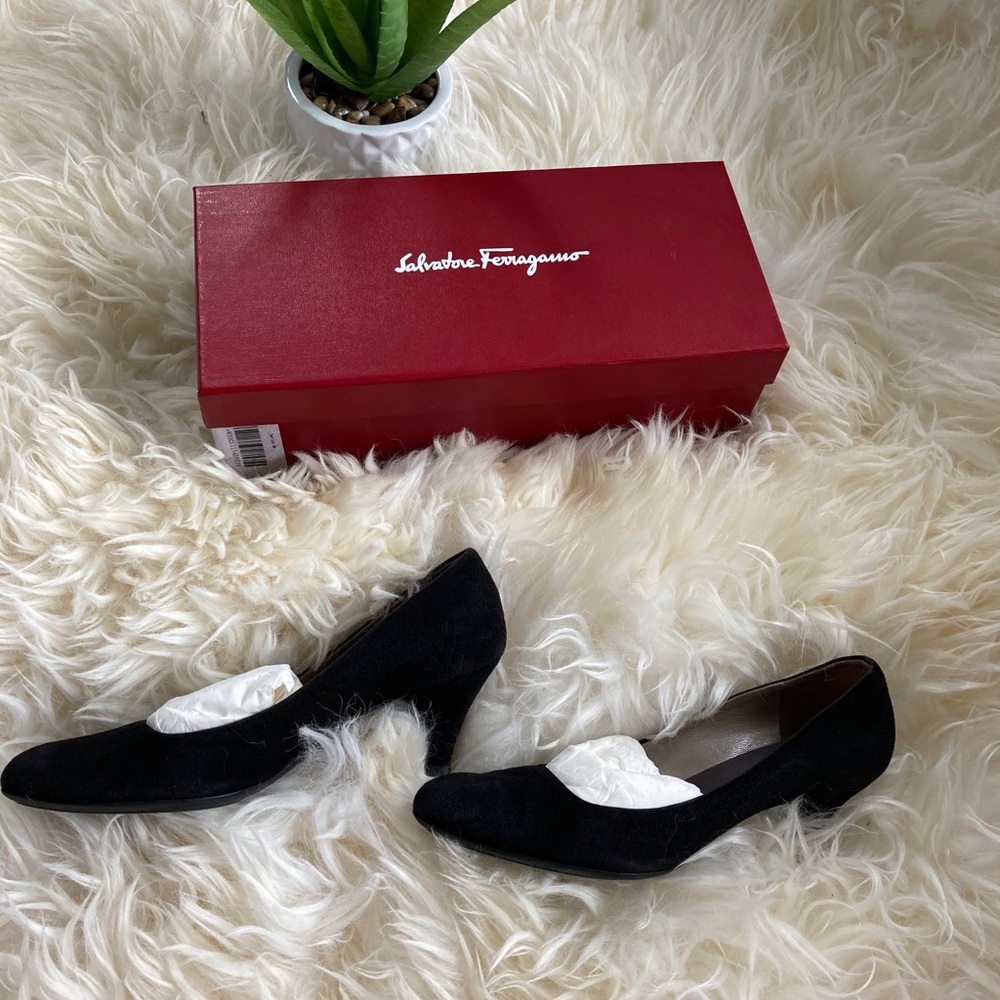 LIKE NEW Ferragamo “Nepal55” 5cm Suede Pumps, Sz 8